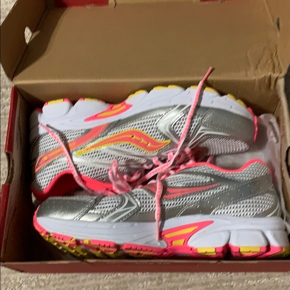 Saucony youth girls shoe SY45494 size 5.5W pink - Picture 5 of 7